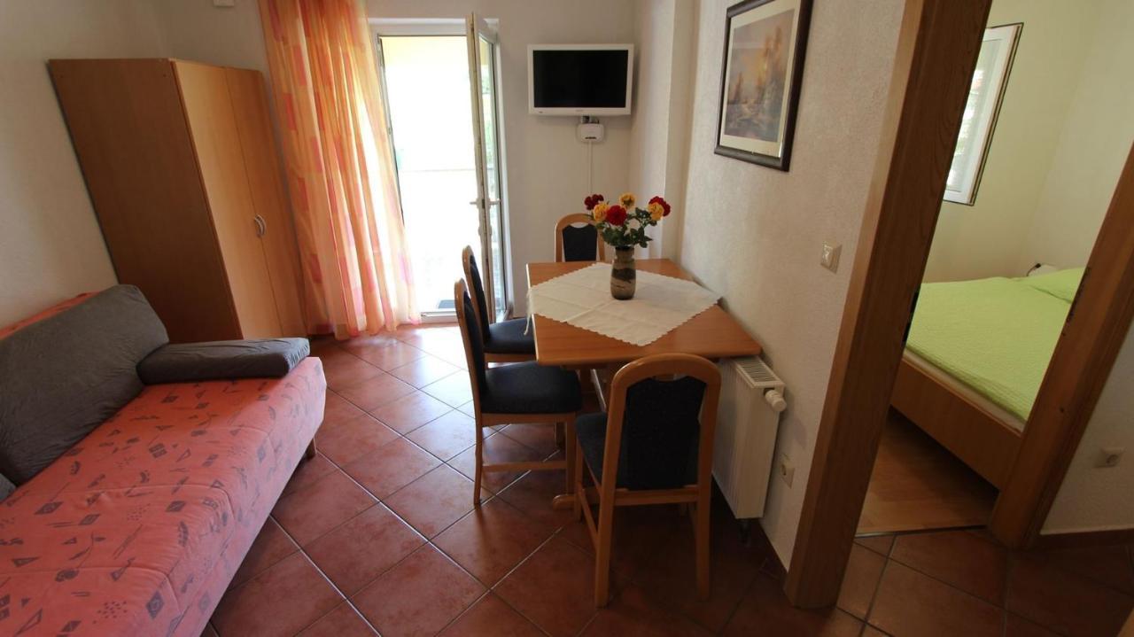 Apartments Serbecic Malinska Exterior foto